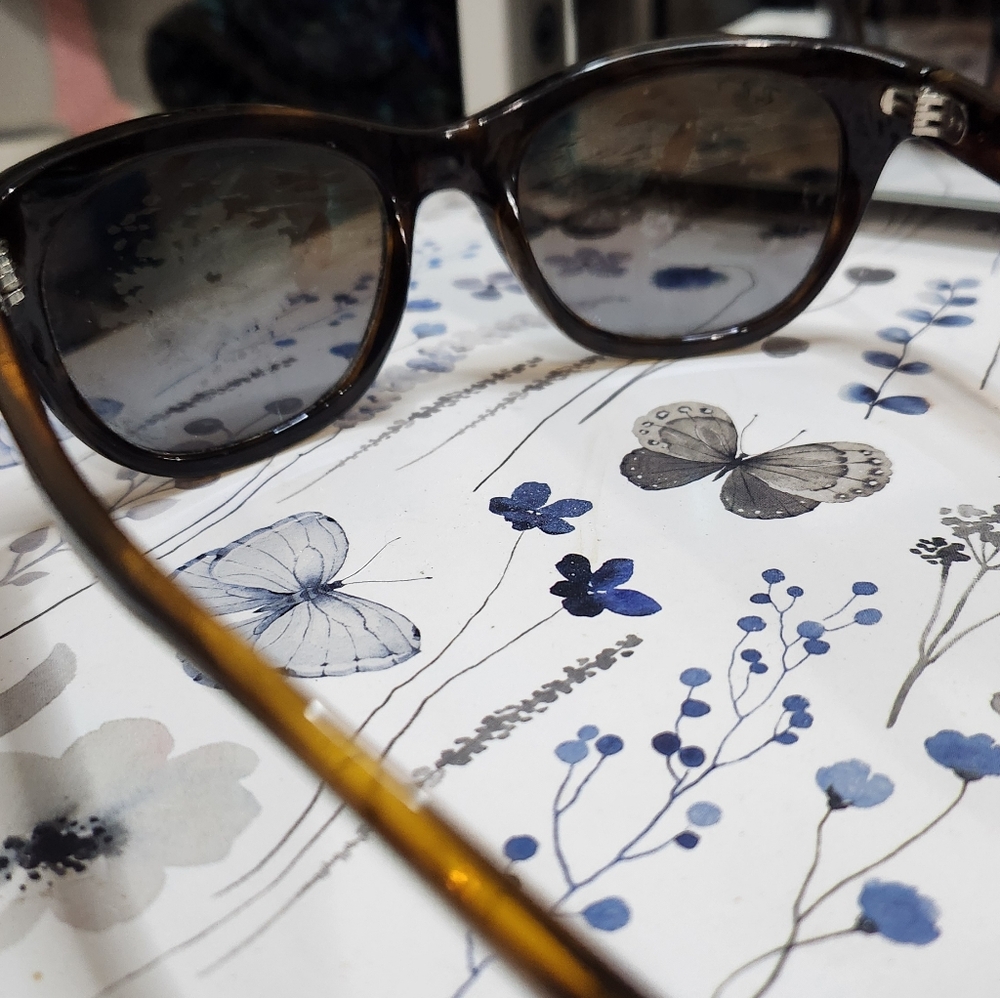 FRAMES:Ray-Ban Tortoise Shell Sunglasses - Picture 9 of 14